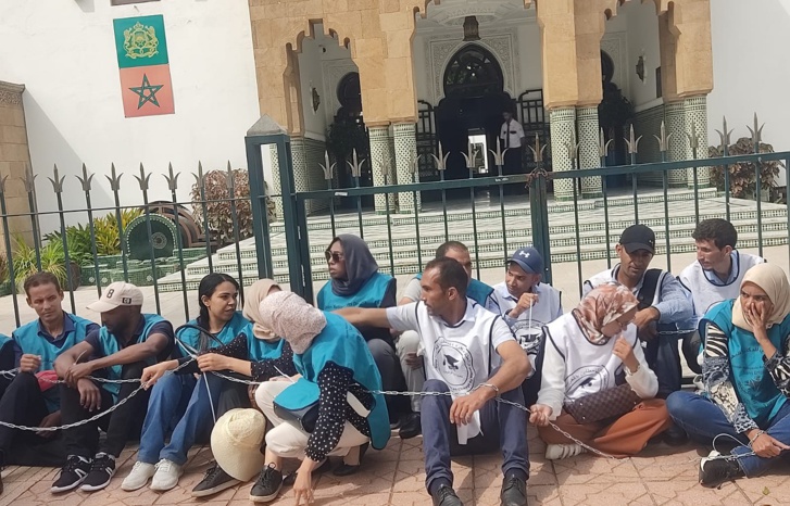 احتجاجا على وضعيتهم.. الدكاترة المعطلون يواصلون إضرابهم عن الطعام احتجاجا على وضعيتهم.. الدكاترة المعطلون يواصلون إضرابهم عن الطعام