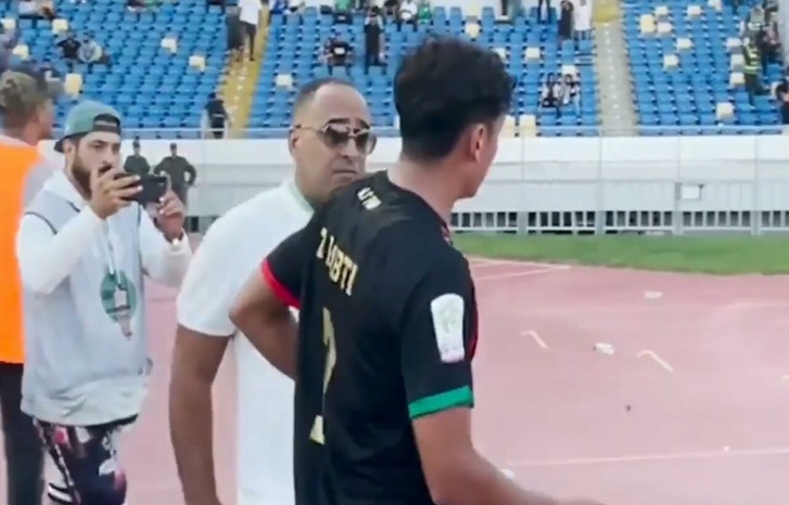 الجامعة توقف مسؤولا بالرجاء الرياضي سنتين على خلفية واقعة "الكلاسيكو" الجامعة توقف مسؤولا بالرجاء الرياضي سنتين على خلفية واقعة "الكلاسيكو"