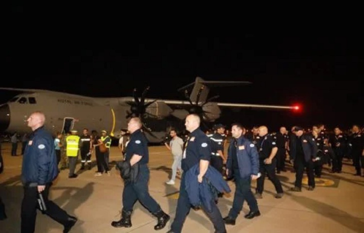 رئيس فريق الإنقاذ البريطاني من مطار مراكش الدولي: "سنعمل بتعاون وثيق مع فرق التنسيق المغربية" رئيس فريق الإنقاذ البريطاني من مطار مراكش الدولي: "سنعمل بتعاون وثيق مع فرق التنسيق المغربية"