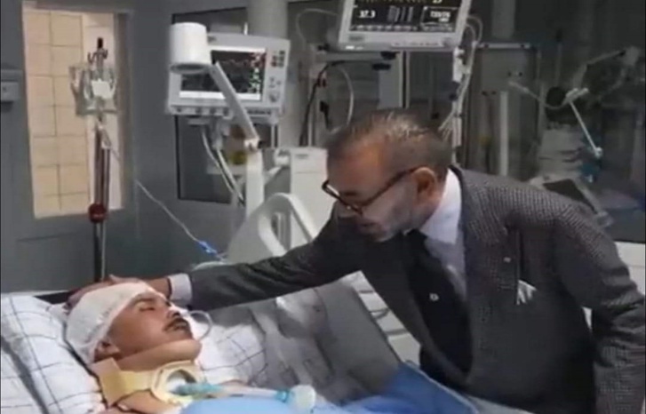 بالصور.. جلالة الملك يتفقد المصابين بمراكش ويتبرع بالدم لضحايا زلزال الحوز بالصور.. جلالة الملك يتفقد المصابين بمراكش ويتبرع بالدم لضحايا زلزال الحوز