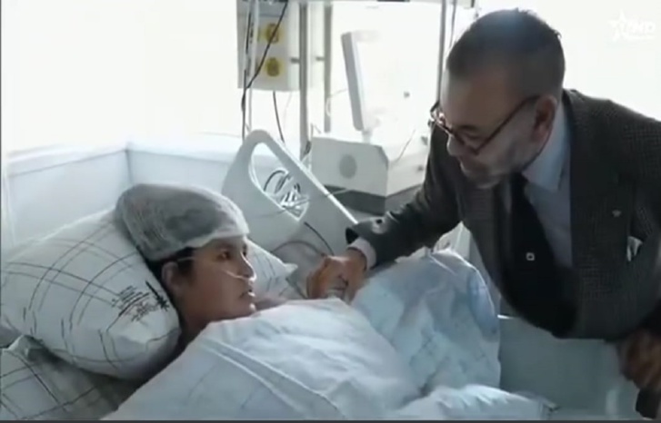 بالصور.. جلالة الملك يتفقد المصابين بمراكش ويتبرع بالدم لضحايا زلزال الحوز بالصور.. جلالة الملك يتفقد المصابين بمراكش ويتبرع بالدم لضحايا زلزال الحوز