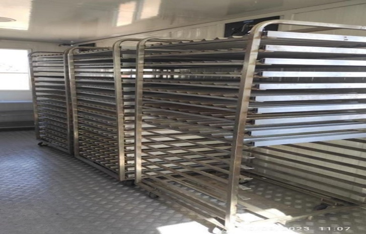 المديرية العامة للأمن الوطني توفد مخبزتين متنقلتين إلى ضواحي مراكش دعماً للمتضررين من الزلزال المديرية العامة للأمن الوطني توفد مخبزتين متنقلتين إلى ضواحي مراكش دعماً للمتضررين من الزلزال