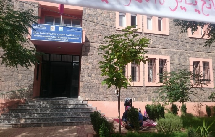 مديرية التجهيز والماء بأزيلال تفلح في فتح الطرقات المتضررة جراء الزلزال في وقت وجيز مديرية التجهيز والماء بأزيلال تفلح في فتح الطرقات المتضررة جراء الزلزال في وقت وجيز