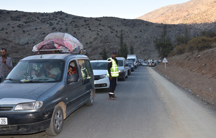 تضامن لا محدود مع ضحايا زلزال الحوز.. المتطوعون يد واحدة من أجل تخفيف معاناة الأسر المنكوبة تضامن لا محدود مع ضحايا زلزال الحوز.. المتطوعون يد واحدة من أجل تخفيف معاناة الأسر المنكوبة