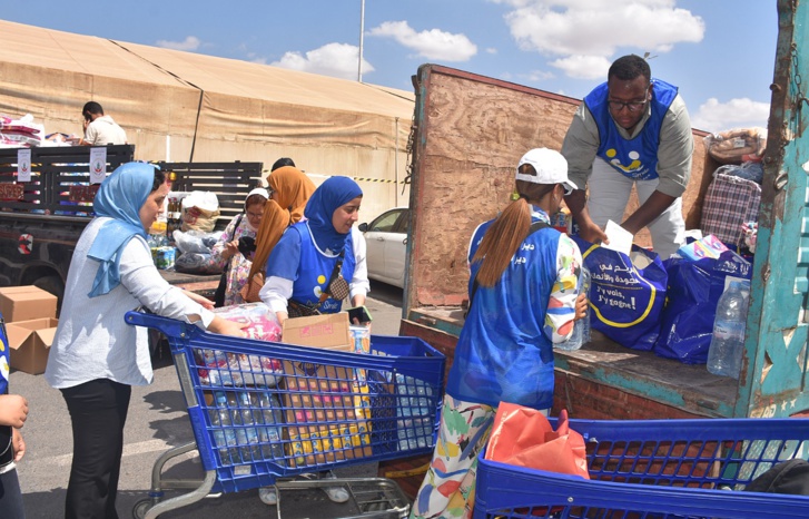 تضامن لا محدود مع ضحايا زلزال الحوز.. المتطوعون يد واحدة من أجل تخفيف معاناة الأسر المنكوبة تضامن لا محدود مع ضحايا زلزال الحوز.. المتطوعون يد واحدة من أجل تخفيف معاناة الأسر المنكوبة