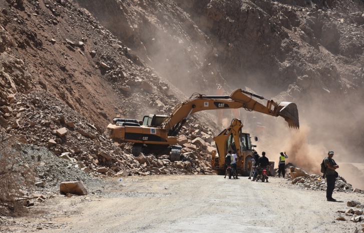 وزارة التجهيز تعلن فتح جميع الطرق المصنفة التي قطعت بسبب الزلزال وزارة التجهيز تعلن فتح جميع الطرق المصنفة التي قطعت بسبب الزلزال
