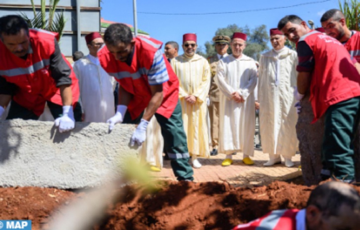 الأمير مولاي رشيد يشيع جنازة كريمة محمد بن عبد الكريم الخطابي الأمير مولاي رشيد يشيع جنازة كريمة محمد بن عبد الكريم الخطابي