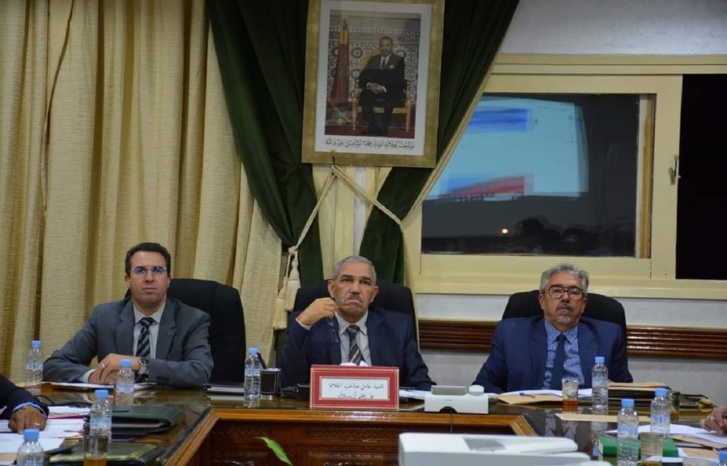 عامل إقليم أزيلال يكثف لقاءاته مع لجنة اليقظة لتحديد المباني المعنية بالتعويض عن أضرار الزلزال ومطالب بوقف الإشاعات الزائفة عامل إقليم أزيلال يكثف لقاءاته مع لجنة اليقظة لتحديد المباني المعنية بالتعويض عن أضرار الزلزال ومطالب بوقف الإشاعات الزائفة