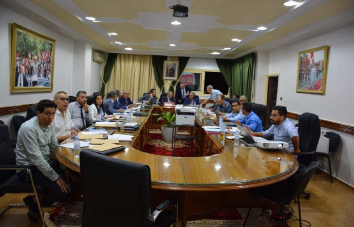 عامل إقليم أزيلال يكثف لقاءاته مع لجنة اليقظة لتحديد المباني المعنية بالتعويض عن أضرار الزلزال ومطالب بوقف الإشاعات الزائفة عامل إقليم أزيلال يكثف لقاءاته مع لجنة اليقظة لتحديد المباني المعنية بالتعويض عن أضرار الزلزال ومطالب بوقف الإشاعات الزائفة