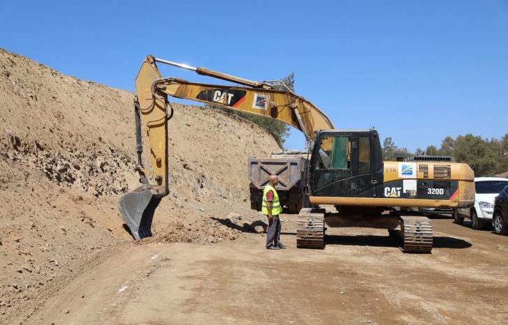 وزير التجهيز والماء يقوم بزيارة ميدانية للمناطق المتضررة من الزلزال للإطلاع على تقدم أشغال فك العزلة وزير التجهيز والماء يقوم بزيارة ميدانية للمناطق المتضررة من الزلزال للإطلاع على تقدم أشغال فك العزلة