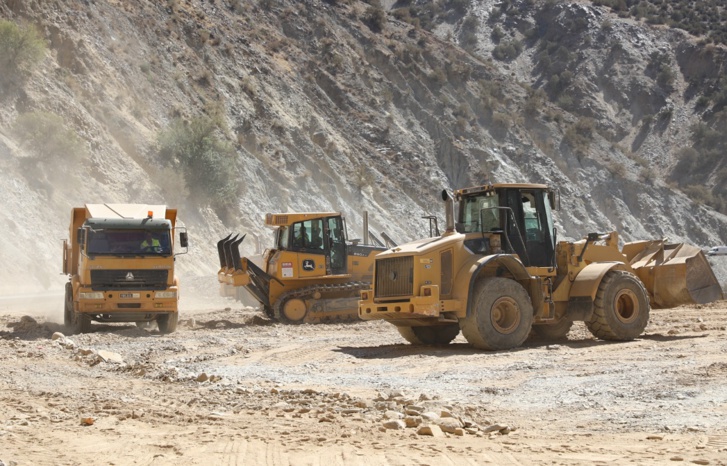 وزير التجهيز والماء يقوم بزيارة ميدانية للمناطق المتضررة من الزلزال للإطلاع على تقدم أشغال فك العزلة وزير التجهيز والماء يقوم بزيارة ميدانية للمناطق المتضررة من الزلزال للإطلاع على تقدم أشغال فك العزلة