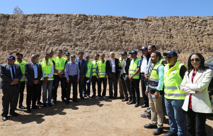 وزير التجهيز والماء يقوم بزيارة ميدانية للمناطق المتضررة من الزلزال للإطلاع على تقدم أشغال فك العزلة وزير التجهيز والماء يقوم بزيارة ميدانية للمناطق المتضررة من الزلزال للإطلاع على تقدم أشغال فك العزلة