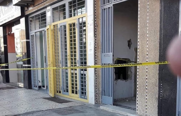 مكناس: سطو مسلح على وكالة لتحويل الأموال يسفر عن سرقة 9 ملايين مكناس: سطو مسلح على وكالة لتحويل الأموال يسفر عن سرقة 9 ملايين