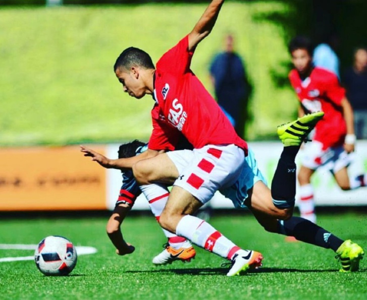 منير القبلي.. موهبة كروية تحلم بحمل ألوان المنتخب المغربي منير القبلي.. موهبة كروية تحلم بحمل ألوان المنتخب المغربي