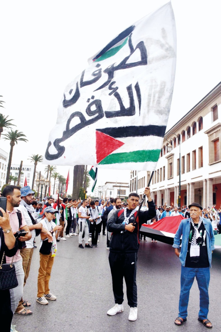 شوارع الرباط تغلي بأمواج بشرية في مسيرة شعبية تاريخية لمساندة الشعب الفلسطيني شوارع الرباط تغلي بأمواج بشرية في مسيرة شعبية تاريخية لمساندة الشعب الفلسطيني
