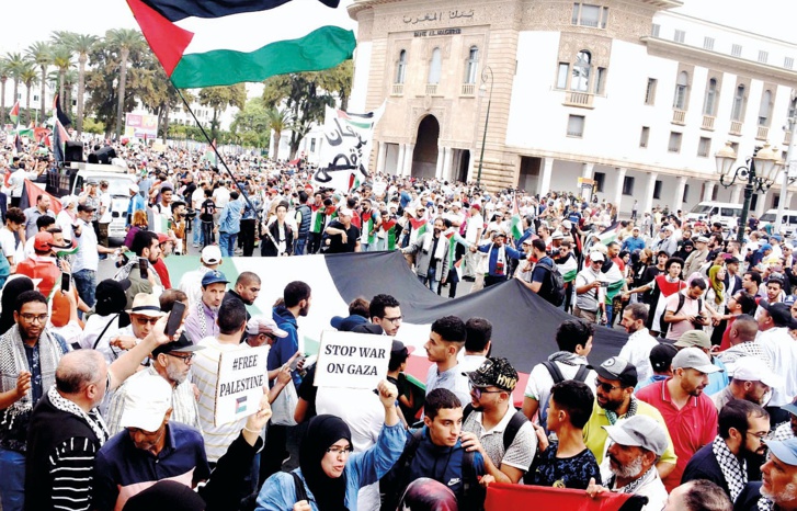 شوارع الرباط تغلي بأمواج بشرية في مسيرة شعبية تاريخية لمساندة الشعب الفلسطيني
