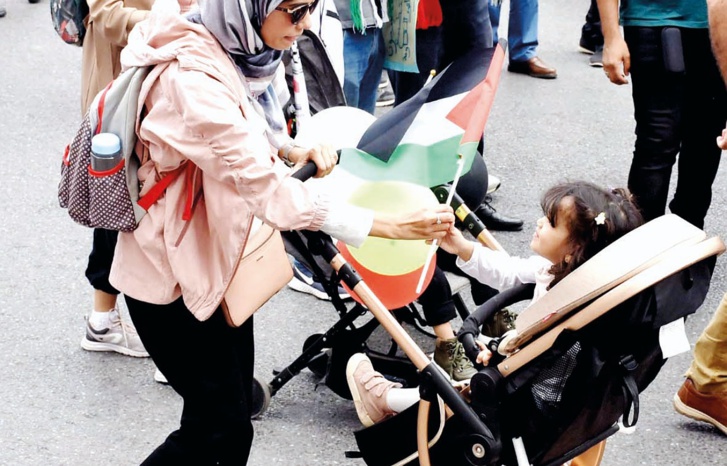 شوارع الرباط تغلي بأمواج بشرية في مسيرة شعبية تاريخية لمساندة الشعب الفلسطيني شوارع الرباط تغلي بأمواج بشرية في مسيرة شعبية تاريخية لمساندة الشعب الفلسطيني