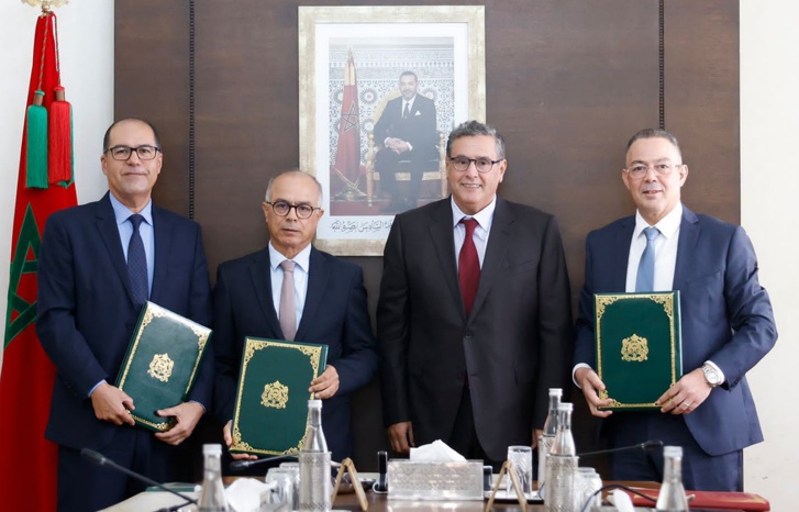 (كان) 2025 و(مونديال) 2030.. توقيع اتفاقية شراكة لتأهيل 6 ملاعب وتشييد آخر جديد