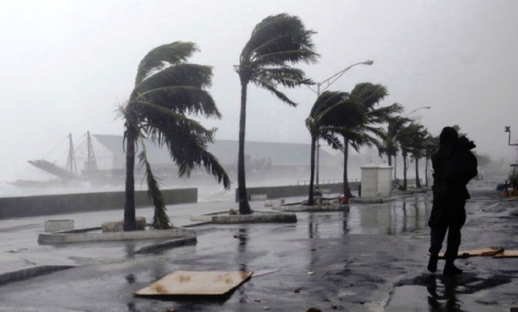 الأرصاد الجوية تنذر المواطنين بشأن رياح وأمطار قوية الأحد والاثنين الأرصاد الجوية تنذر المواطنين بشأن رياح وأمطار قوية الأحد والاثنين