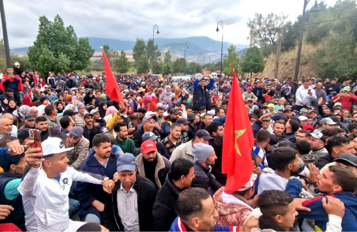 زلزال الحوز يخرج ساكنة أمزميز للاحتجاج زلزال الحوز يخرج ساكنة أمزميز للاحتجاج