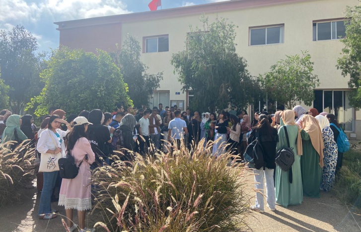 نقل بعض الشعب من مقر المدرسة العليا للأساتذة بالرباط يخرج الطلبة للاحتجاج نقل بعض الشعب من مقر المدرسة العليا للأساتذة بالرباط يخرج الطلبة للاحتجاج