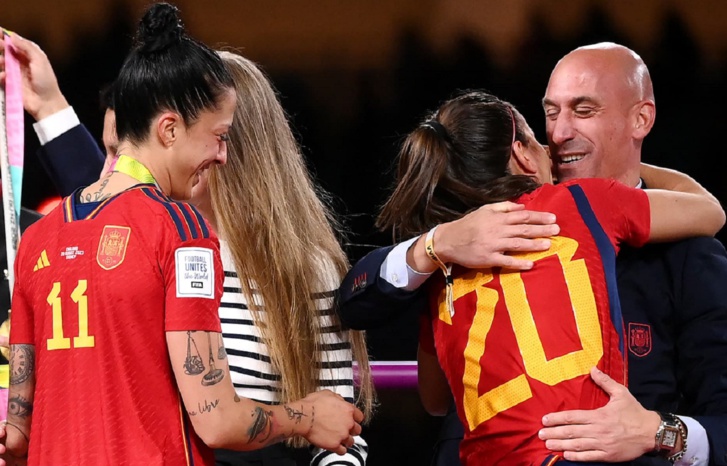 بعد فضيحة مونديال السيدات.. فيفا يقرر إيقاف روبياليس بعد فضيحة مونديال السيدات.. فيفا يقرر إيقاف روبياليس