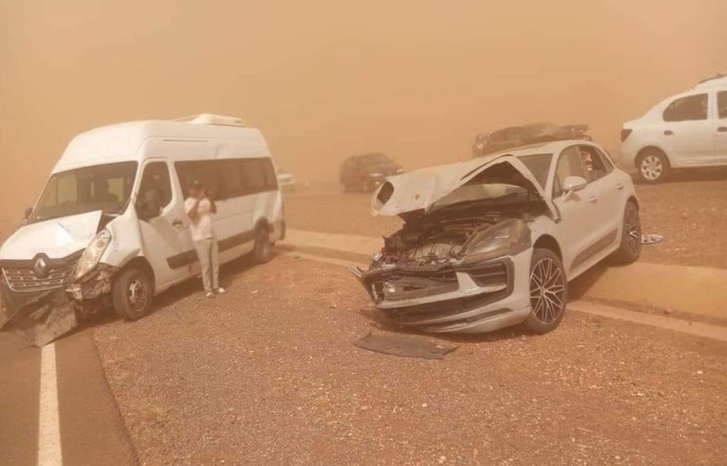 وزارة التجهيز والماء تطالب مستخدمي الطرق والطرق السيارة بتوخي الحذر وتأجيل السفر وزارة التجهيز والماء تطالب مستخدمي الطرق والطرق السيارة بتوخي الحذر وتأجيل السفر