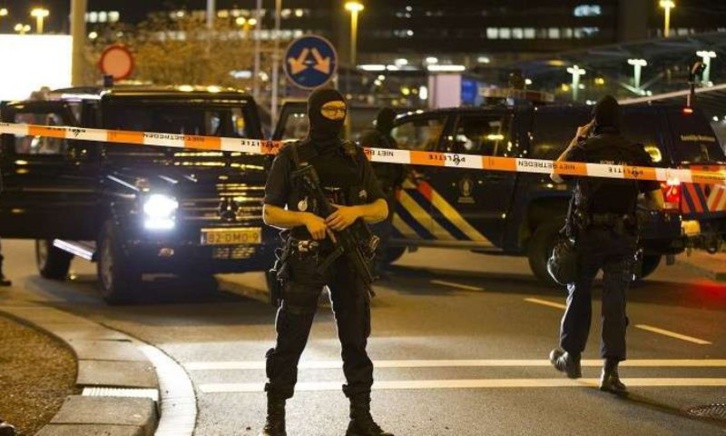 هولندا: توقيف موظف من أصول مغربية بتهمة إفشاء أسرار الدولة هولندا: توقيف موظف من أصول مغربية بتهمة إفشاء أسرار الدولة