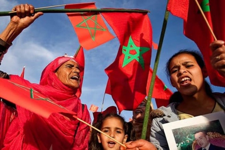 مسيرة مليونية بالعيون تنديدا بالهجوم الإرهابي على مدينة السمارة مسيرة مليونية بالعيون تنديدا بالهجوم الإرهابي على مدينة السمارة