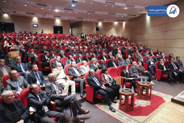 بركة يفتتح محاضرات المدرسة الحسنية للأشغال العمومية للموسم الجاري بركة يفتتح محاضرات المدرسة الحسنية للأشغال العمومية للموسم الجاري