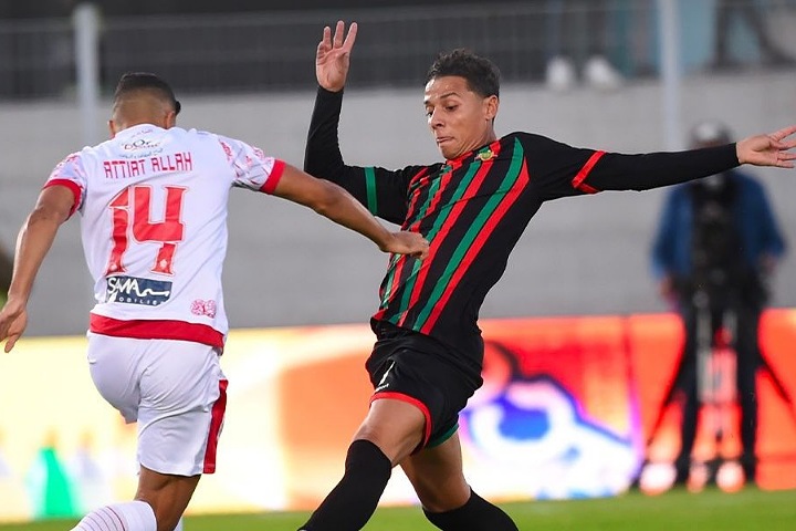 الجيش يحسم الكلاسيكو أمام الوداد ويلحق بالرجاء في الصدارة الجيش يحسم الكلاسيكو أمام الوداد ويلحق بالرجاء في الصدارة