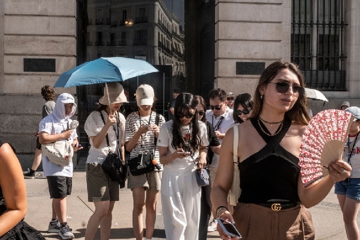 إسبانيا تسجل رقما قياسيا في عدد السياح الوافدين عليها إسبانيا تسجل رقما قياسيا في عدد السياح الوافدين عليها