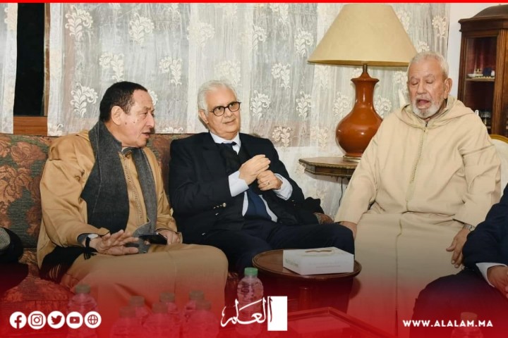 نزار بركة يقدم واجب العزاء لأسرة الراحل المجاهد عبد الحفيظ القادري نزار بركة يقدم واجب العزاء لأسرة الراحل المجاهد عبد الحفيظ القادري