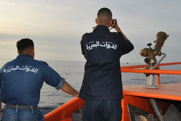 حرس السواحل الجزائرية يعتقل ثلاثة مغاربة على متن دراجة مائية حرس السواحل الجزائرية يعتقل ثلاثة مغاربة على متن دراجة مائية