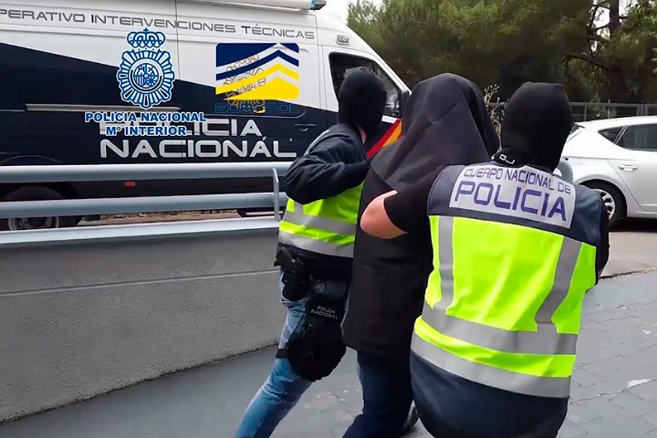 تنسيق أمني بين المغرب وإسبانيا يطيح بشبكة موالية لـ"داعش" تنسيق أمني بين المغرب وإسبانيا يطيح بشبكة موالية لـ"داعش"