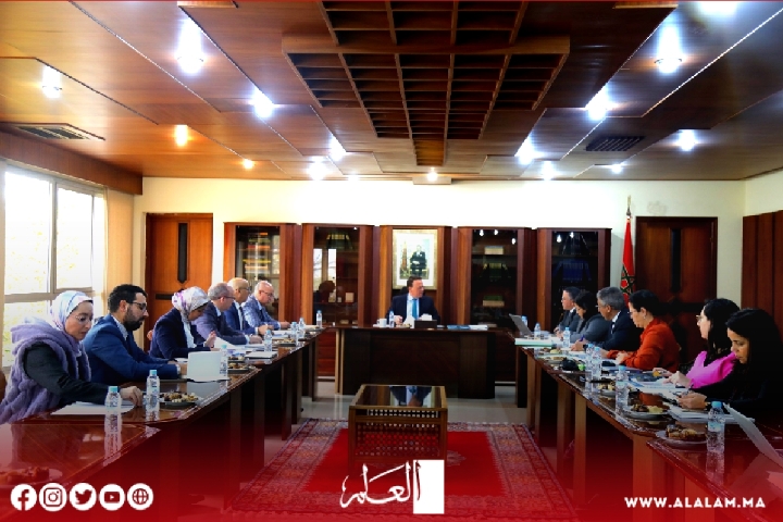 عبد الجليل يصادق على ميزانية الشركة الوطنية للنقل والوسائل اللوجيستيكية عبد الجليل يصادق على ميزانية الشركة الوطنية للنقل والوسائل اللوجيستيكية