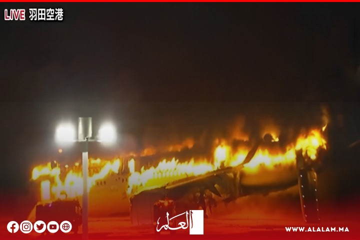 النيران تندلع في طائرة للركاب في مطار طوكيو ومصرع أفراد من طاقم طائرة أخرى اصطدمت بها النيران تندلع في طائرة للركاب في مطار طوكيو ومصرع أفراد من طاقم طائرة أخرى اصطدمت بها