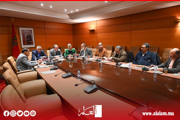 مستقيم: قطاع سيارات الأجرة يعاني الأمرين وسنواكب الملف حتى يكون الحوار الذي وعد به الوزير مستقيم: قطاع سيارات الأجرة يعاني الأمرين وسنواكب الملف حتى يكون الحوار الذي وعد به الوزير