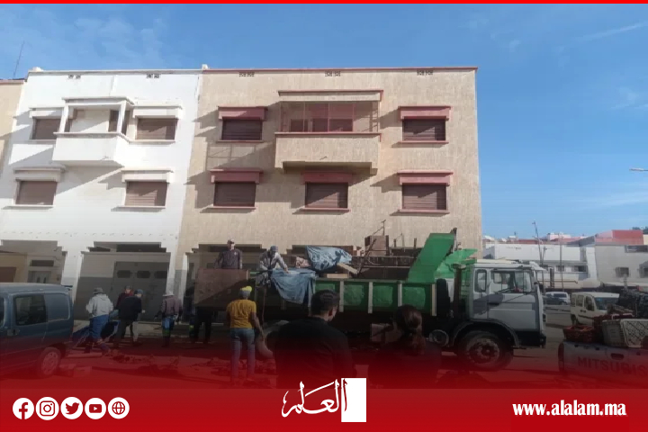 حملات تحرير الملك العمومي لازالت متواصلة بأحياء أكادير حملات تحرير الملك العمومي لازالت متواصلة بأحياء أكادير