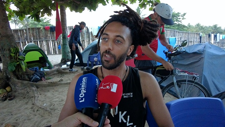 جاؤوا من المغرب عبر دراجاتهم الهوائية وقطعوا آلاف الكيلومترات بين الأدغال الإفريقية.. جاؤوا من المغرب عبر دراجاتهم الهوائية وقطعوا آلاف الكيلومترات بين الأدغال الإفريقية..