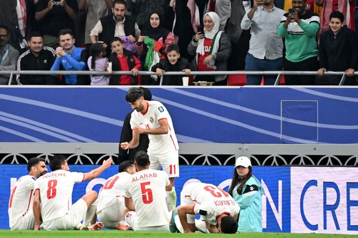 عموتة يقود الأردن إلى نهائي كأس آسيا لأول مره في تاريخها والملك يهنئ النشامى على هذا الإنجاز