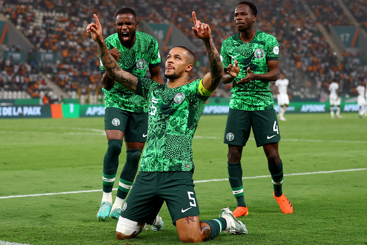 نيجيريا تتجاوز جنوب إفريقيا بصعوبة في طريقها إلى النهائي