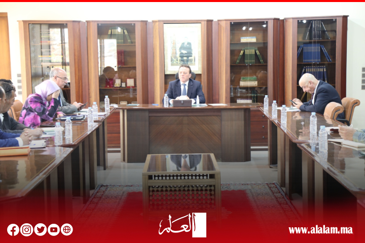 وزارة النقل واللوجيستيك تعقد اجتماع لجنة القيادة مع مهنيي قطاع النقل المزدوج وزارة النقل واللوجيستيك تعقد اجتماع لجنة القيادة مع مهنيي قطاع النقل المزدوج