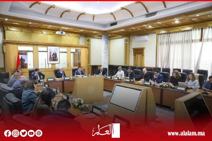 لتأمين السيادة الدوائية بالمغرب.. "آيت طالب" يترأس اجتماعا مع المركزيات النقابية الوطنية للصيادلة لتأمين السيادة الدوائية بالمغرب.. "آيت طالب" يترأس اجتماعا مع المركزيات النقابية الوطنية للصيادلة