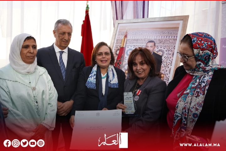 الوزيرة حيار في زيارة تفقدية لتعزيز التواصل الميداني مع ممثلي القطب الاجتماعي الوزيرة حيار في زيارة تفقدية لتعزيز التواصل الميداني مع ممثلي القطب الاجتماعي