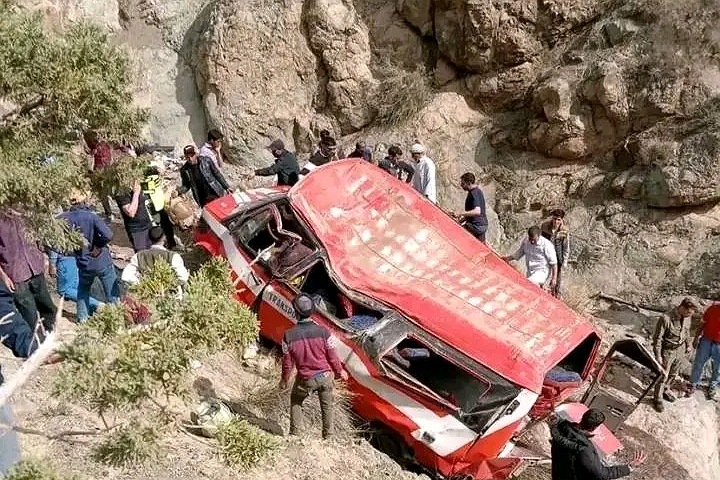 ارتفاع حصيلة حادثة أزيلال إلى 11 وفاة بينهم 5 من أسرة التعليم ارتفاع حصيلة حادثة أزيلال إلى 11 وفاة بينهم 5 من أسرة التعليم