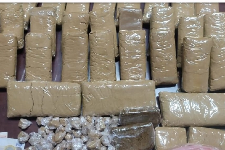 جمارك "باب مليلية" تحبط محاولة تهريب 70 كيلوغراماً من الشيرا جمارك "باب مليلية" تحبط محاولة تهريب 70 كيلوغراماً من الشيرا