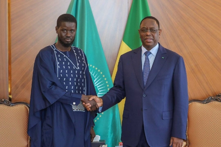 لقاء هام يجمع ماكي سال والرئيس السنغالي الجديد استعدادا لنقل السلطة