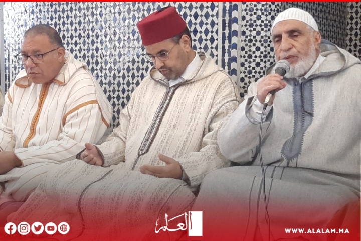 تكريم وتوجيه في مجلس قراءة بمسجد محمد الخامس تكريم وتوجيه في مجلس قراءة بمسجد محمد الخامس