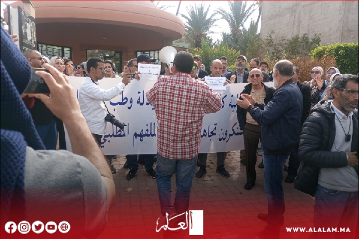 في تصعيد جديد.. طلبة الطب والصيدلة يُسيّرون مسيرة الصمود في تصعيد جديد.. طلبة الطب والصيدلة يُسيّرون مسيرة الصمود